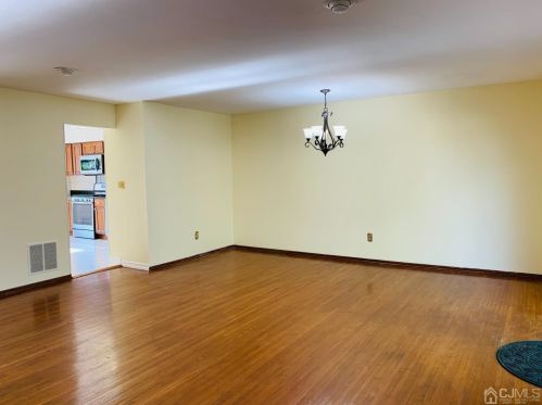 3 Highview Dr, Woodbridge NJ  07095-3905 exterior