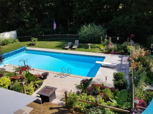 17 Colonial Dr, Bethel, CT 06801-1228