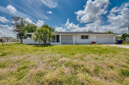 1004 Jersey Rd, Lehigh Acres, FL 33936-6426