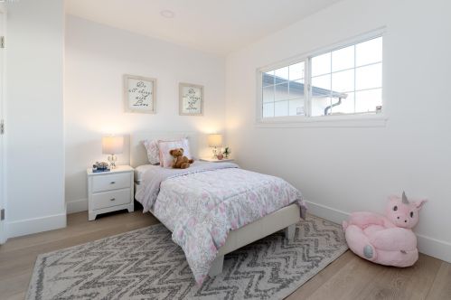 26184 Stanwood Ave, Hayward CA  94544-2736 exterior