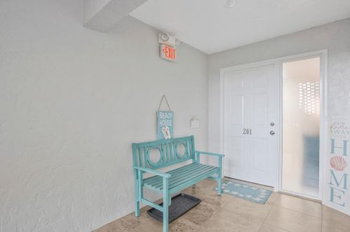 910 Panama Ct, Marco Island, FL 34145-6234