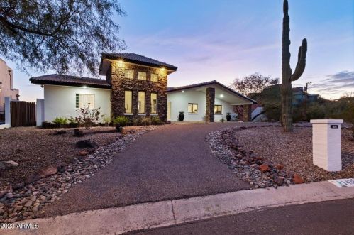 1439 Echo Ln, Phoenix AZ  85020-3831 exterior