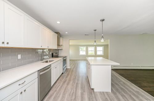 137 Cross Rd, Oakdale NY  11769-2141 exterior