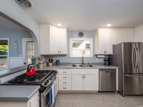 1029 Crest Dr, Santa Rosa CA  95404-2216 exterior