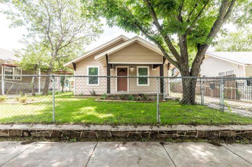 2202 Chestnut Ave, Fort Worth TX  76164-7953 exterior