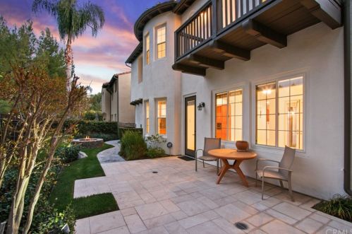 24613 Garland Dr, Santa Clarita CA  91355-4962 exterior