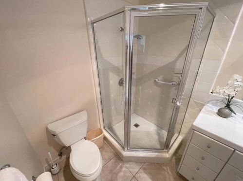 3304 Silver Oak Ln, Vista CA  92084-6614 exterior