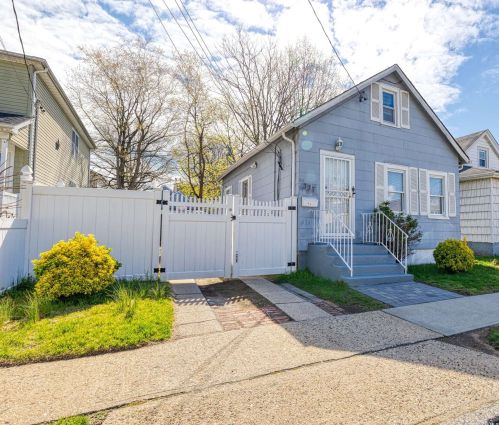 337 Werns Ave, Floral Park, NY 11003-3014