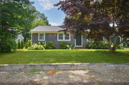 90 Hudson St, Falmouth, MA 02540-3612