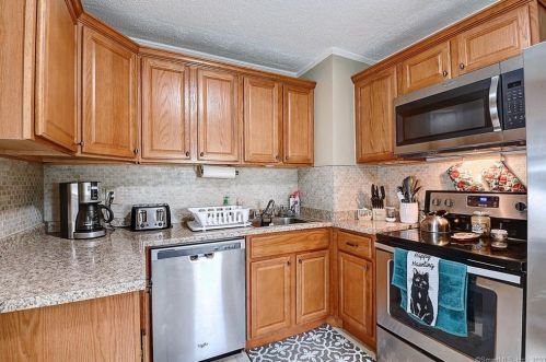 180 Stonecrest Dr, Bristol CT  06010-5321 exterior