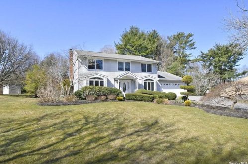 35 Hunting Hill Dr, Huntington Station, NY 11746-6569