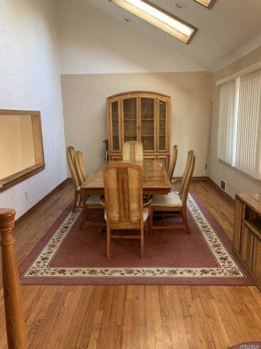 123 Matthews Rd, Oakdale, NY 11769-1846