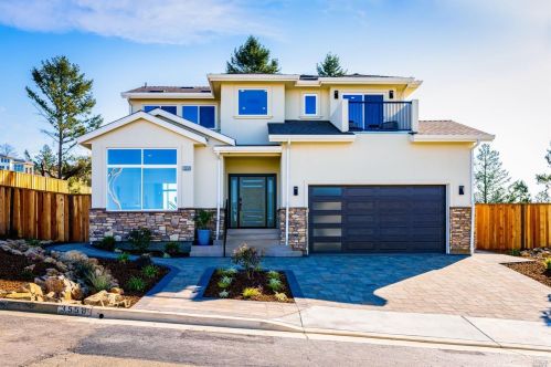 3558 Southridge Dr, Santa Rosa, CA 95403-0923