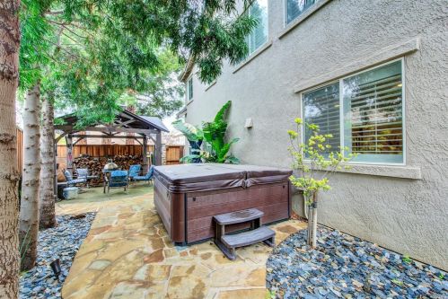 585 Topeka Ln, Vacaville CA 95687-4353 exterior