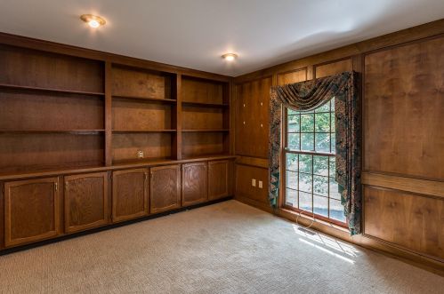 8235 Woodcreek Dr, Florence KY  41042-9119 exterior