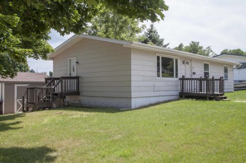 903 Johns St, Dodgeville, WI 53533-1261