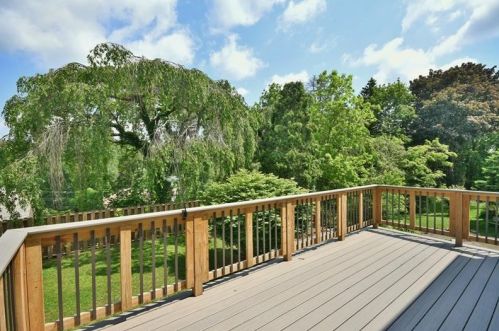 2327 Meadow Dr, Pittsburgh PA  15235-2740 exterior