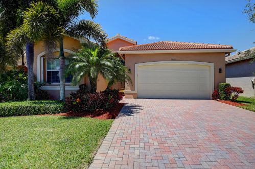 9080 Clearhill Rd, Boynton Beach, FL 33473-5018