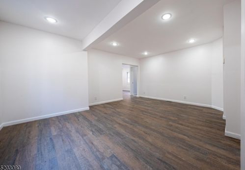 76 25th St, Bayonne NJ  07002-4937 exterior