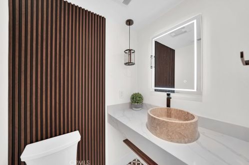 10071 Cliff Dr, Huntington Beach CA  92646-6604 exterior