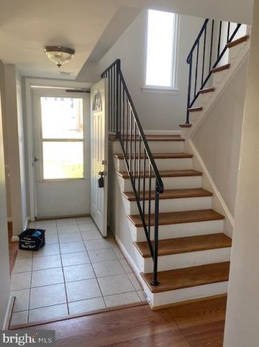 121 Catoctin Cir, Leesburg, VA 20175-3804
