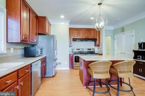 9517 Moonen Bay Ln, Bristow VA  20136-3515 exterior