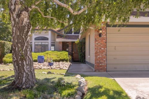 7461 Wynndel Way, Elk Grove CA  95758-1084 exterior