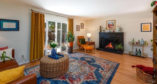 525 Oak Manor Dr, Ukiah CA  95482-5121 exterior
