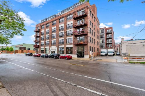525 Chicago St, Milwaukee WI  53202-5922 exterior