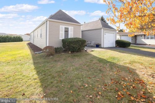 10 Lowell Ct, Bricktown NJ  08724-2423 exterior