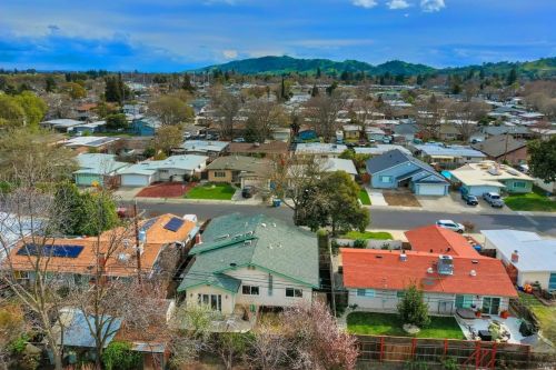 200 Juniper St, Vacaville CA 95688-2736 exterior