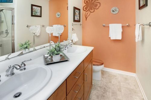 648 Grand Ter, Hayward CA  94541-6530 exterior