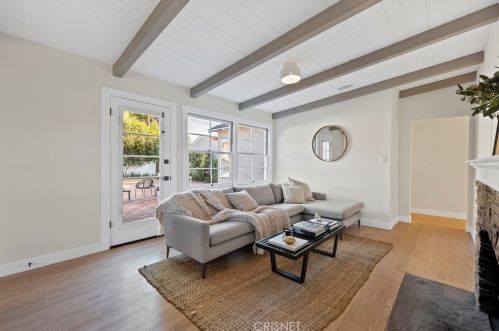 6554 Colbath Ave, Van Nuys CA  91401-1503 exterior