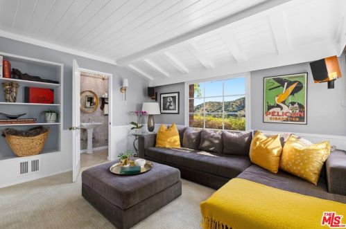 2300 Gardner Pl, Glendale CA 91206 exterior