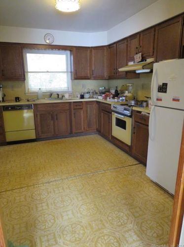 44 Jinny Hill Rd, Cheshire, CT 06410-3203