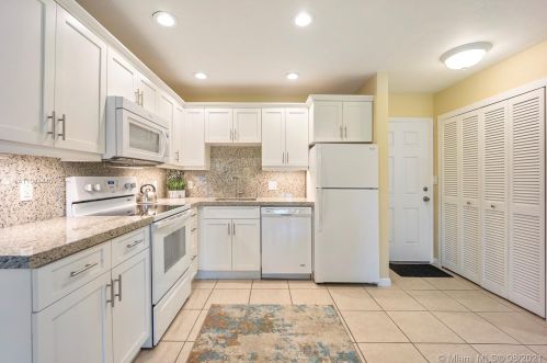 35 Anchor Dr, Key Largo, FL 33037-5232