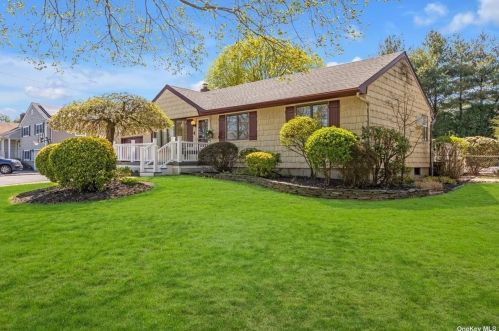 4 Wallingford Dr, Huntington Station, NY 11747-2710