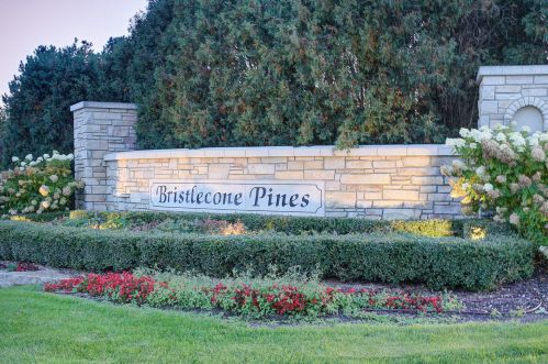 1410 Bristlecone Dr, Chenequa WI  53029-8653 exterior