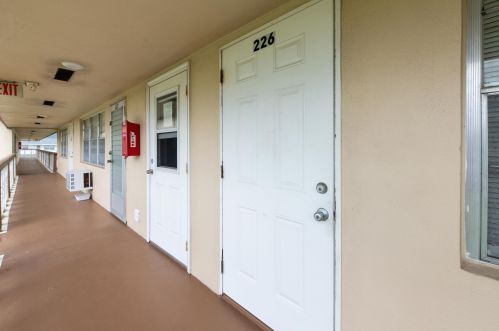 226 Chatham K, West Palm Beach, FL 33417-1835
