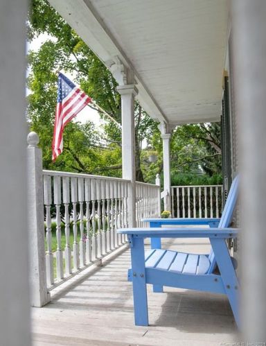88 Milwaukee Ave, Bethel, CT 06801-2233