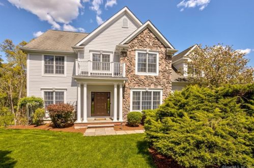 51 Rock Trl, Stamford, CT 06902-1735