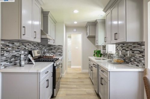 27057 Lemay Way, Hayward CA  94544-4319 exterior