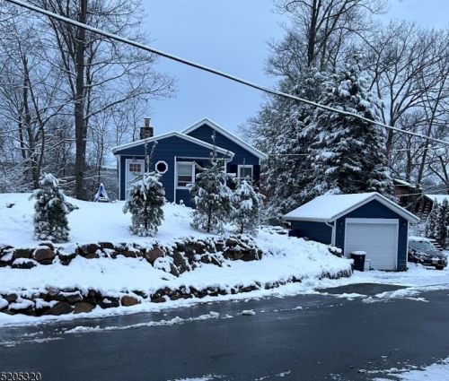 44 Strawberry Point Dr, Andover NJ  07821-3704 exterior