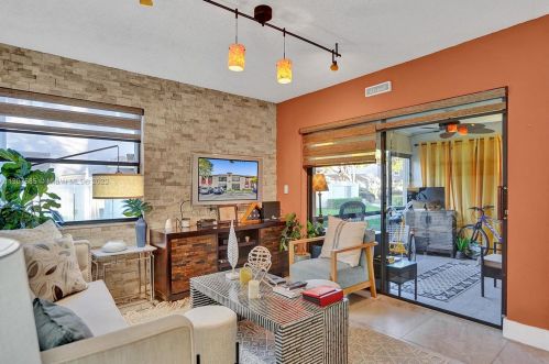 11561 10th St, Hollywood, FL 33026-4333