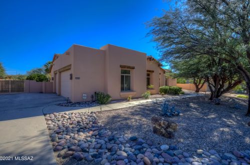 2570 Castle Rock Dr, Tucson AZ exterior