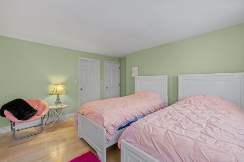 17 Atherton Ln, Amherst NH  03031-3064 exterior