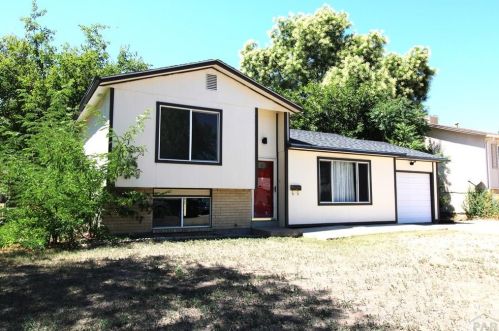 149 Glenn Pl, Pueblo, CO 81001-1916