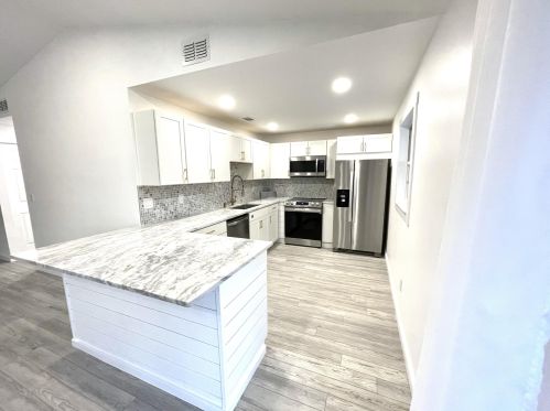 454 Cork Rd, Fort Pierce, FL 34984-8909