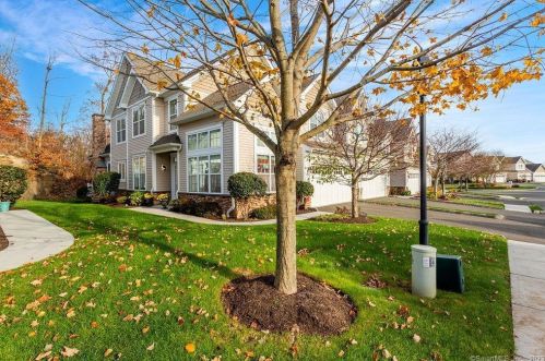 14 Briar Ridge Dr, Bethel, CT 06801-1883