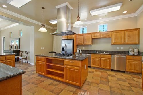 39057 Hidden Creek Ln, Temecula CA  92591-7417 exterior